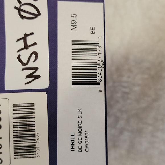 Gorgeous Beige Stuart Weiztman Beige Moore Silk Heels Sz 9.5 M - Picture 3 of 6